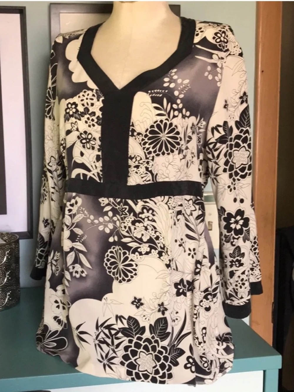 SILK Mimi maternity tie back top ivory with black floral pattern size large